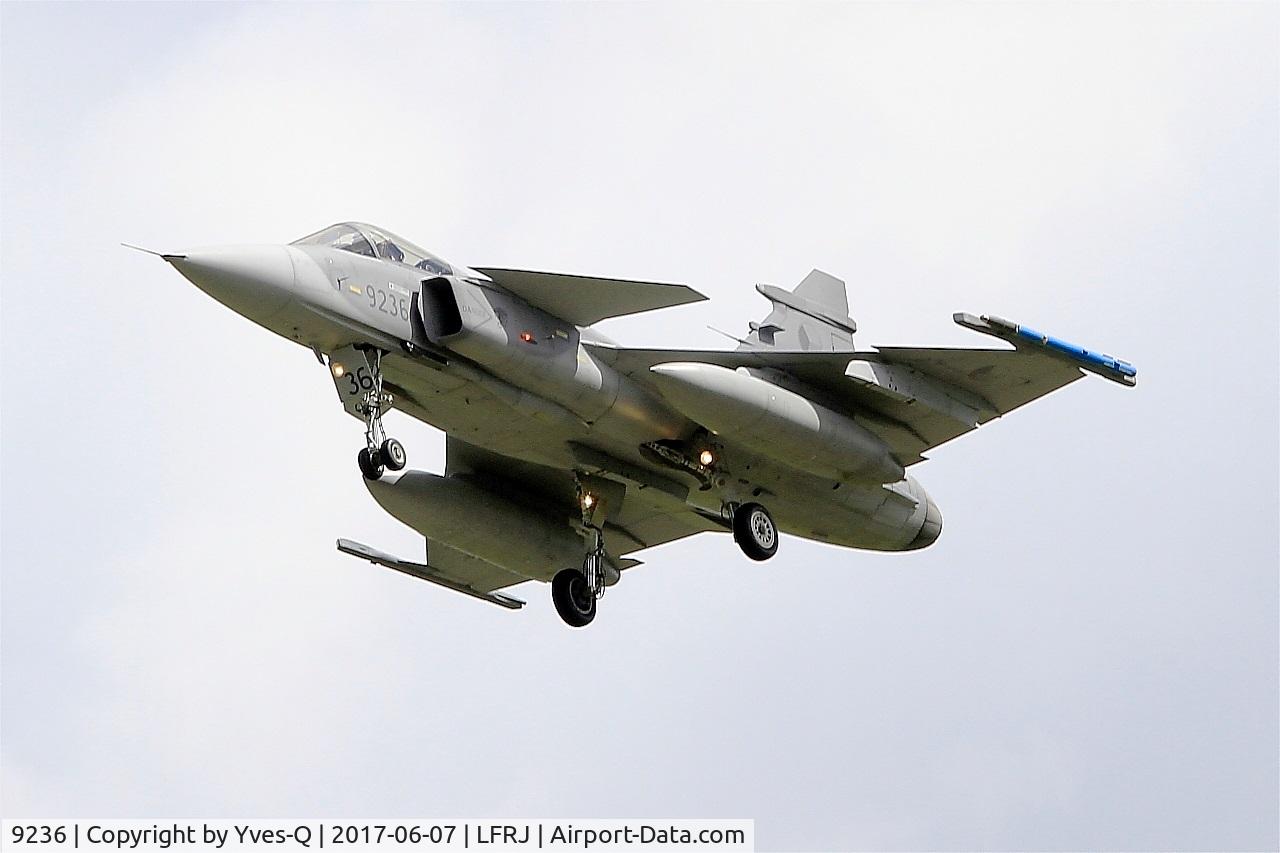 9236, Saab JAS-39C Gripen C/N 39236, Saab JAS-39C Gripen, Short approachl rwy 26, Landivisiau Naval Air Base (LFRJ) Tiger Meet 2017