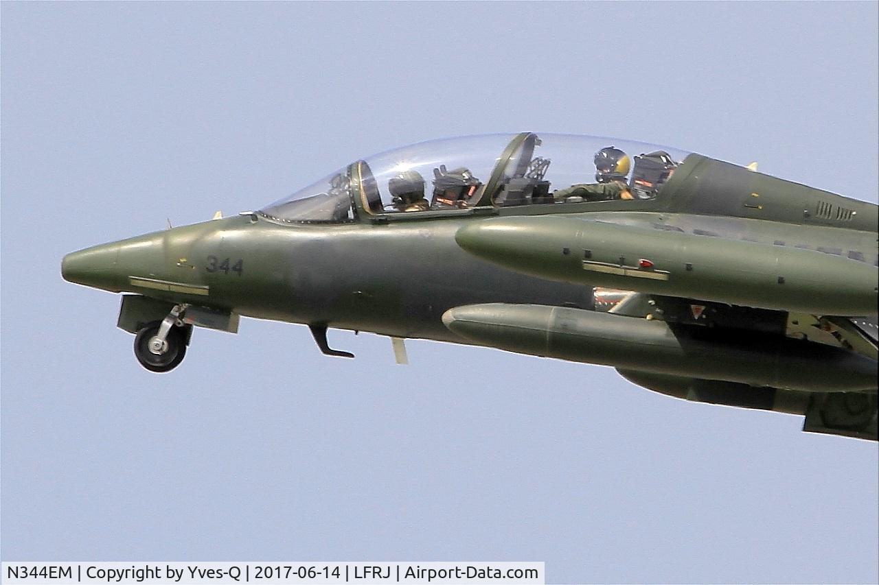 N344EM, 1991 Aermacchi MB-339CB C/N 6801/174, Aermacchi MB-339CB, Take off rwy 26, Landivisiau Naval Air Base (LFRJ) Tiger Meet 2017