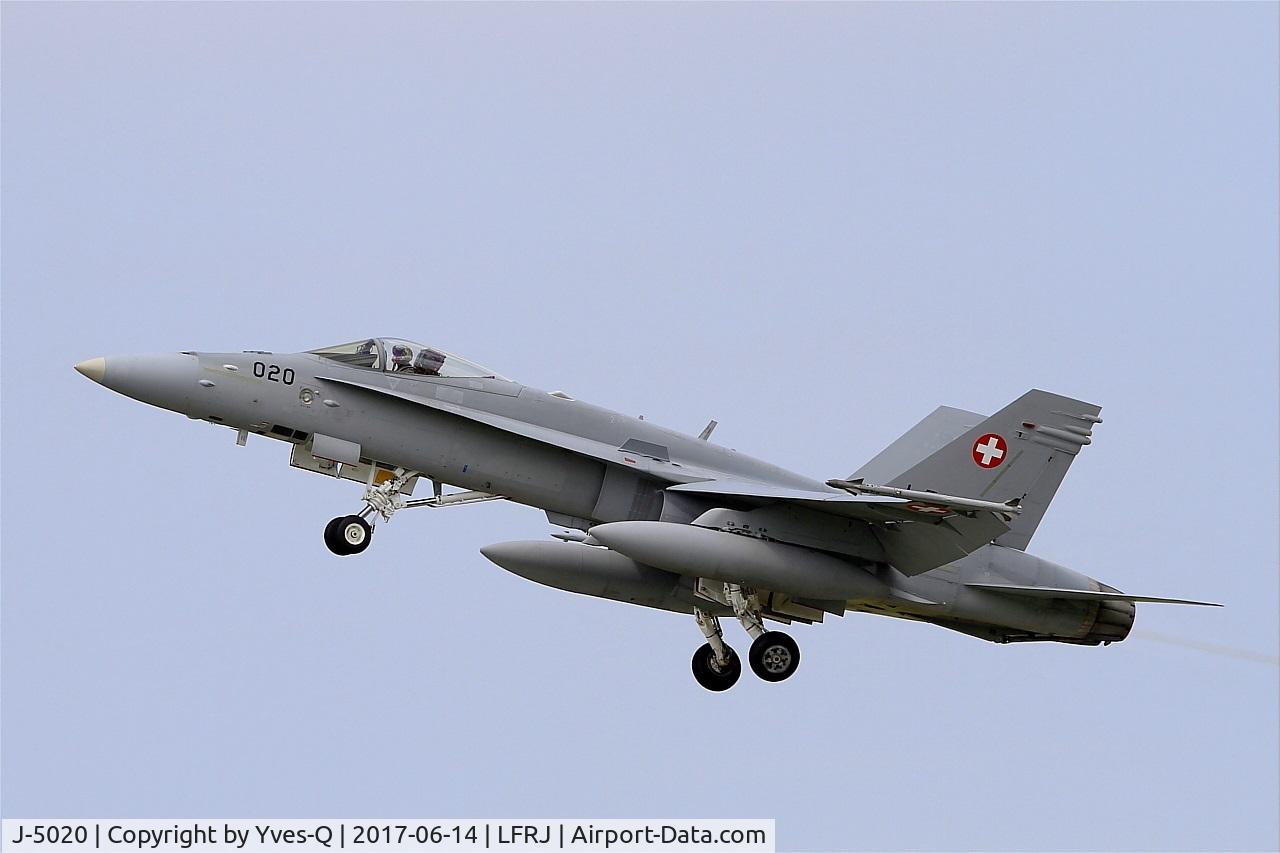 J-5020, McDonnell Douglas F/A-18C Hornet C/N 1369/SFC020, McDonnell Douglas FA-18C Hornet, Take off rwy 08, Landivisiau Naval Air Base (LFRJ) Tiger Meet 2017