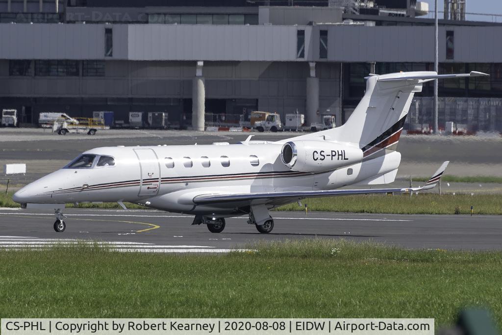 CS-PHL, 2018 Embraer EMB-505 Phenom 300 C/N 50500460, Lining up r/w 28