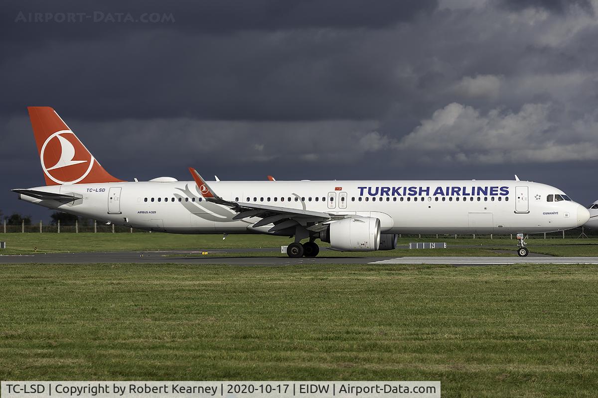TC-LSD, 2019 Airbus A321-271NX C/N 8727, Lining up r/w 10