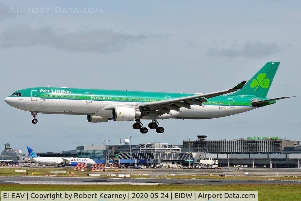 EI-EAV, 2009 Airbus A330-302 C/N 985, Short final r/w 28