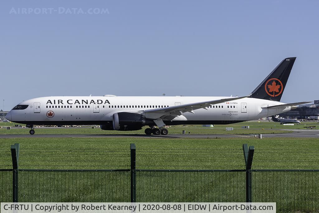 C-FRTU, 2017 Boeing 787-9 Dreamliner C/N 37183, Lining up r/w 28