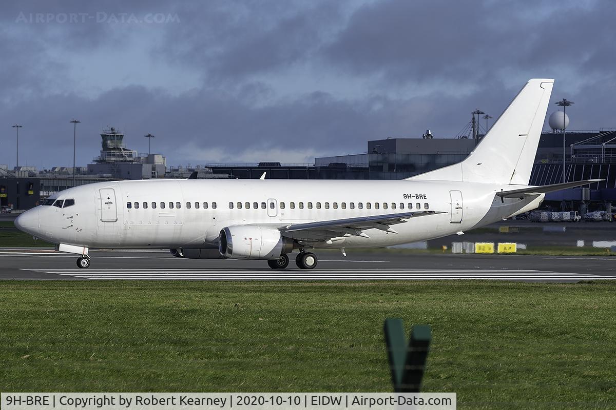 9H-BRE, 1988 Boeing 737-3Y0 C/N 24255, Lining up r/w 28