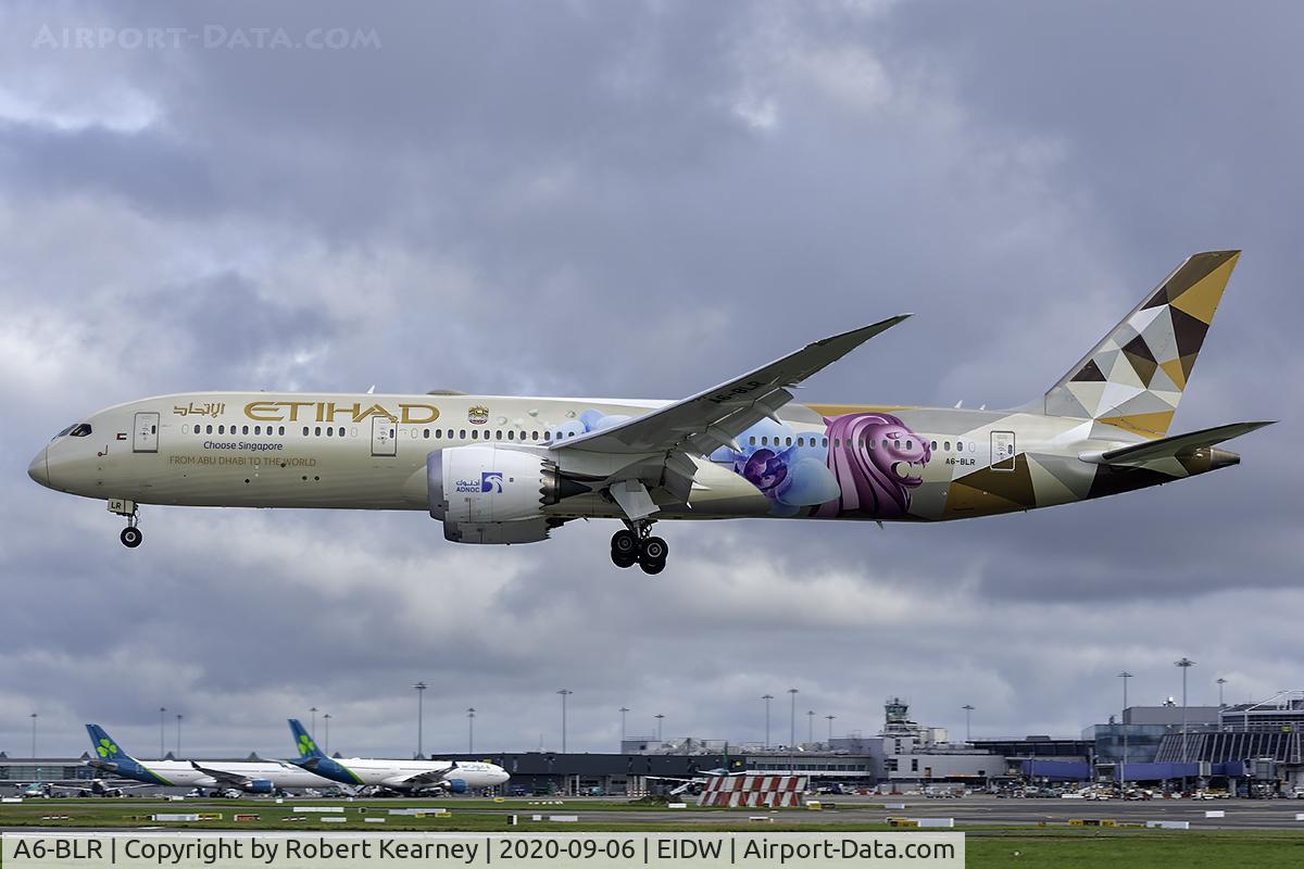 A6-BLR, 2017 Boeing 787-9 Dreamliner Dreamliner C/N 39663, Short final r/w 28