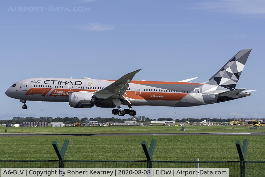 A6-BLV, 2018 Boeing 787-9 Dreamliner Dreamliner C/N 39676, Short final r/w 28