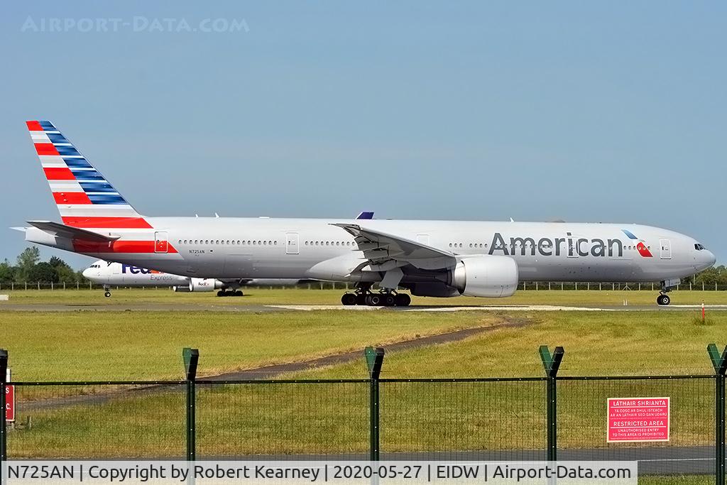 N725AN, 2013 Boeing 777-323/ER C/N 41666, Lining up r/w 10