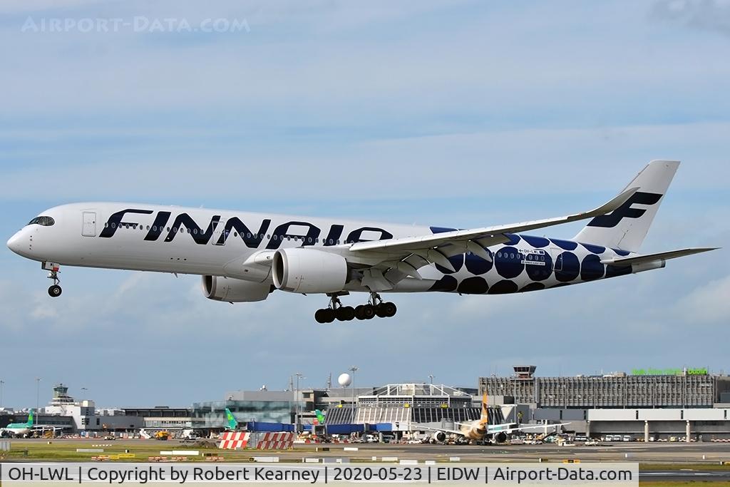 OH-LWL, 2017 Airbus A350-941 C/N 0134, Short final r/w 28