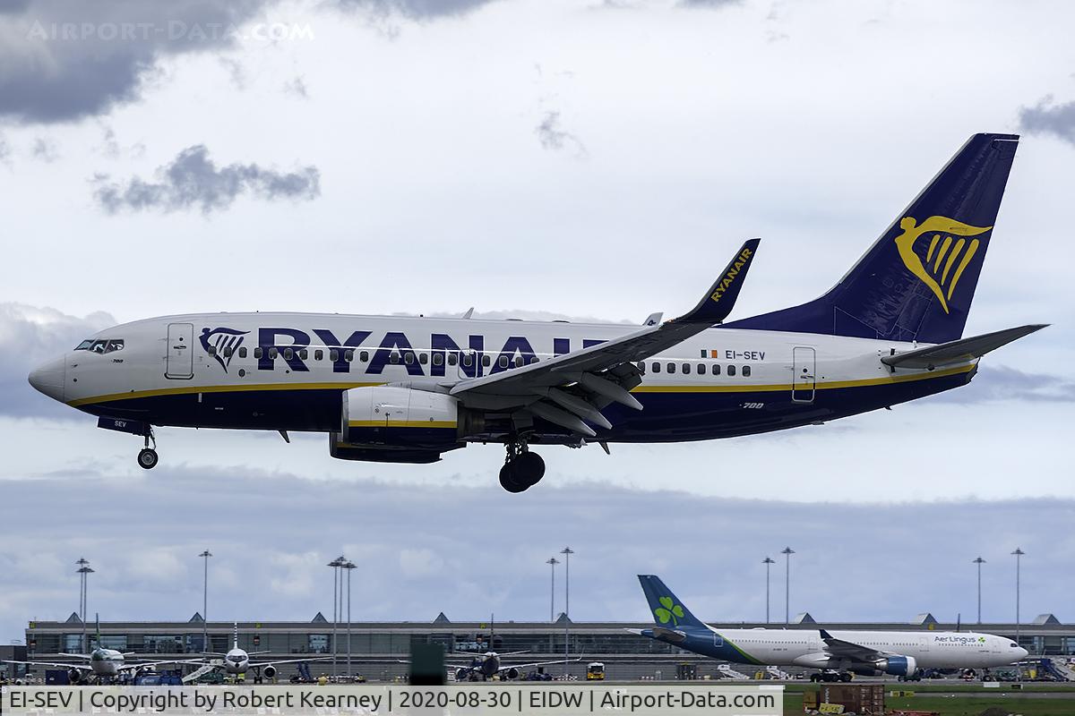 EI-SEV, 1999 Boeing 737-73S C/N 29078, Short final r/w 28