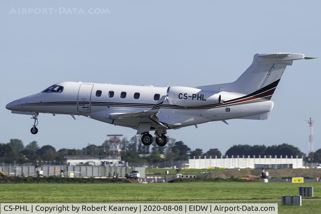 CS-PHL, 2018 Embraer EMB-505 Phenom 300 C/N 50500460, Short final r/w 28
