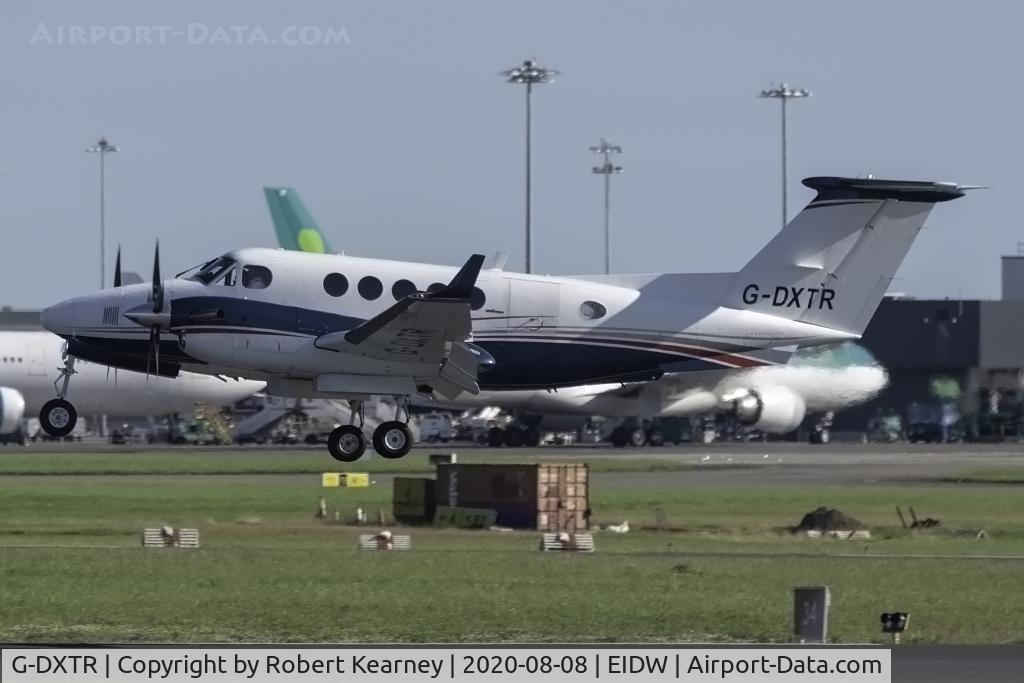 G-DXTR, 1986 Beech B200 Super King Air King Air C/N BB-1244, Short final for r/w 28