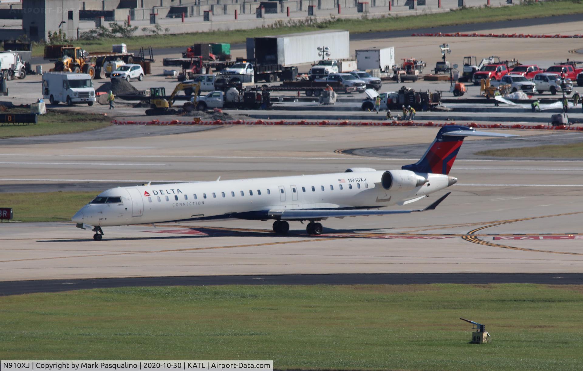 N910XJ, 2007 Bombardier CRJ-900ER (CL-600-2D24) C/N 15143, CL-600-2D24