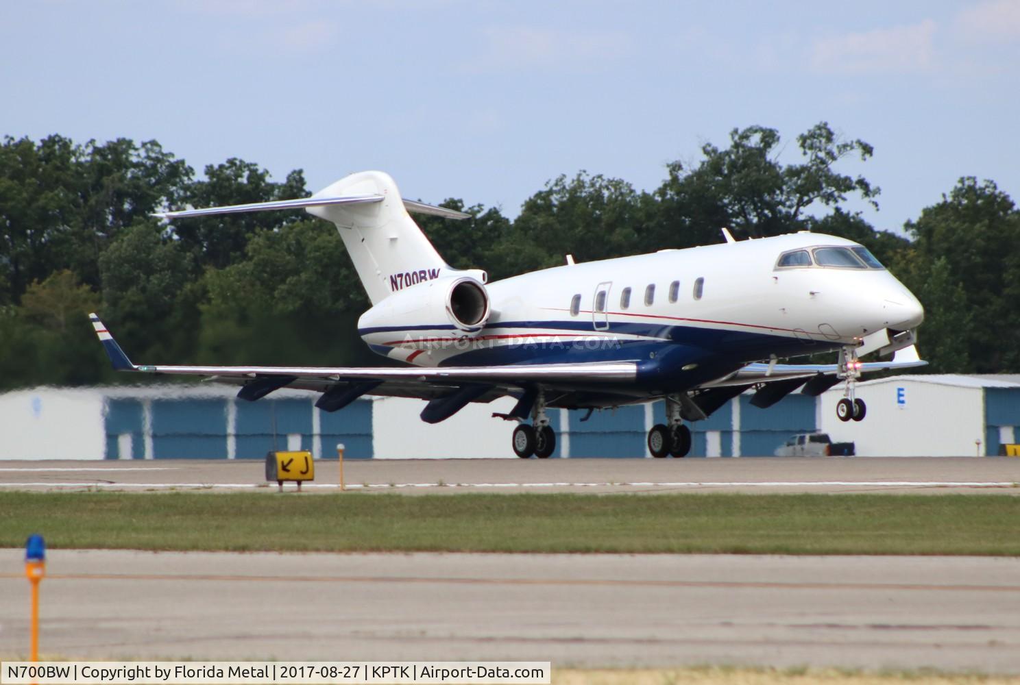 N700BW, Bombardier Challenger 300 (BD-100-1A10) C/N 20297, PTK 2017