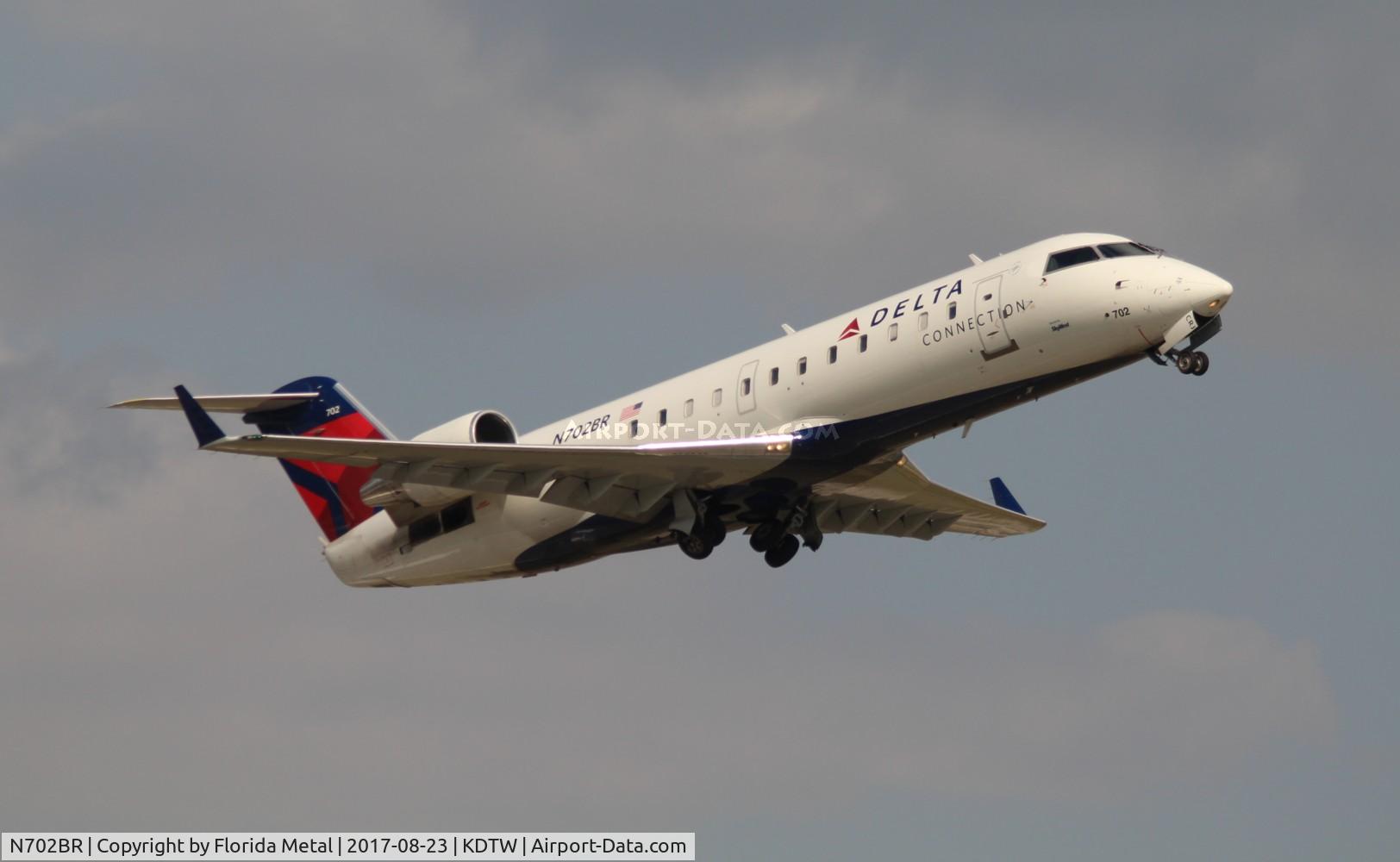 N702BR, 2000 Bombardier CRJ-200ER (CL-600-2B19) C/N 7462, DTW spotting 2017
