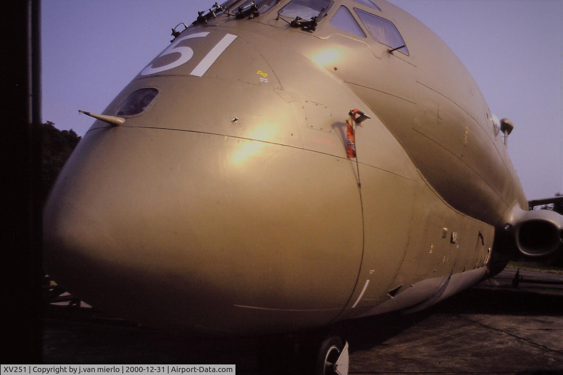 XV251, Hawker Siddeley Nimrod MR.2 C/N 8026, Scan from slide