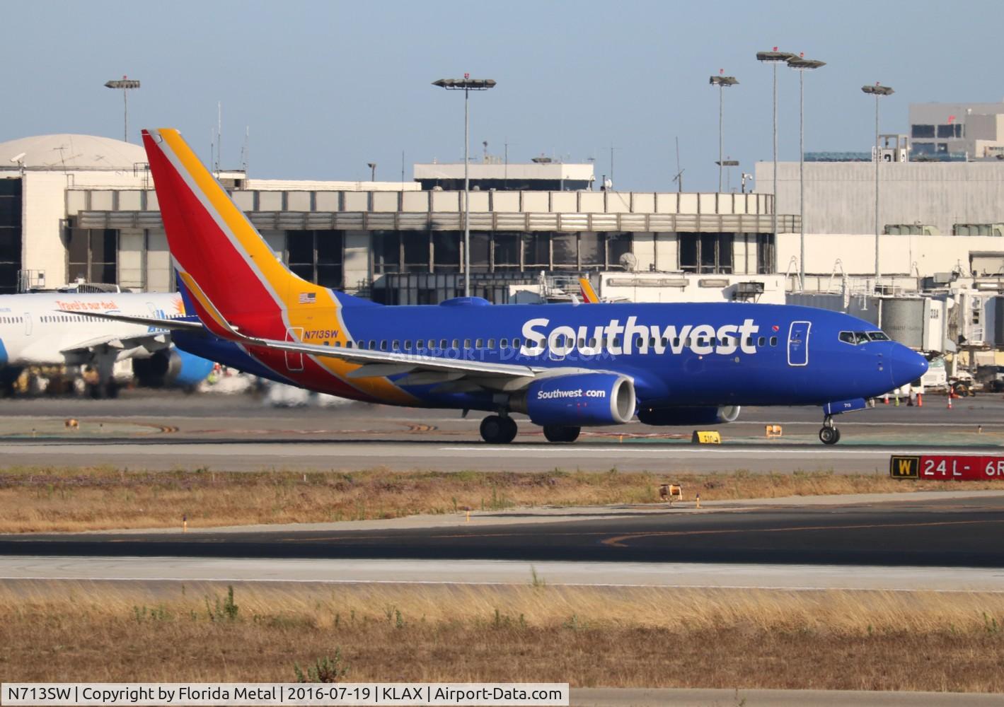 N713SW, 1998 Boeing 737-7H4 C/N 27847, LAX spotting 2016