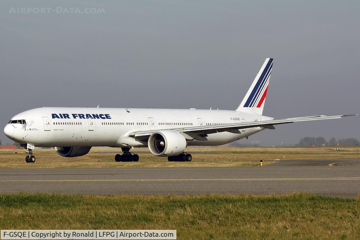 F-GSQE, 2004 Boeing 777-328/ER C/N 32851, at cdg