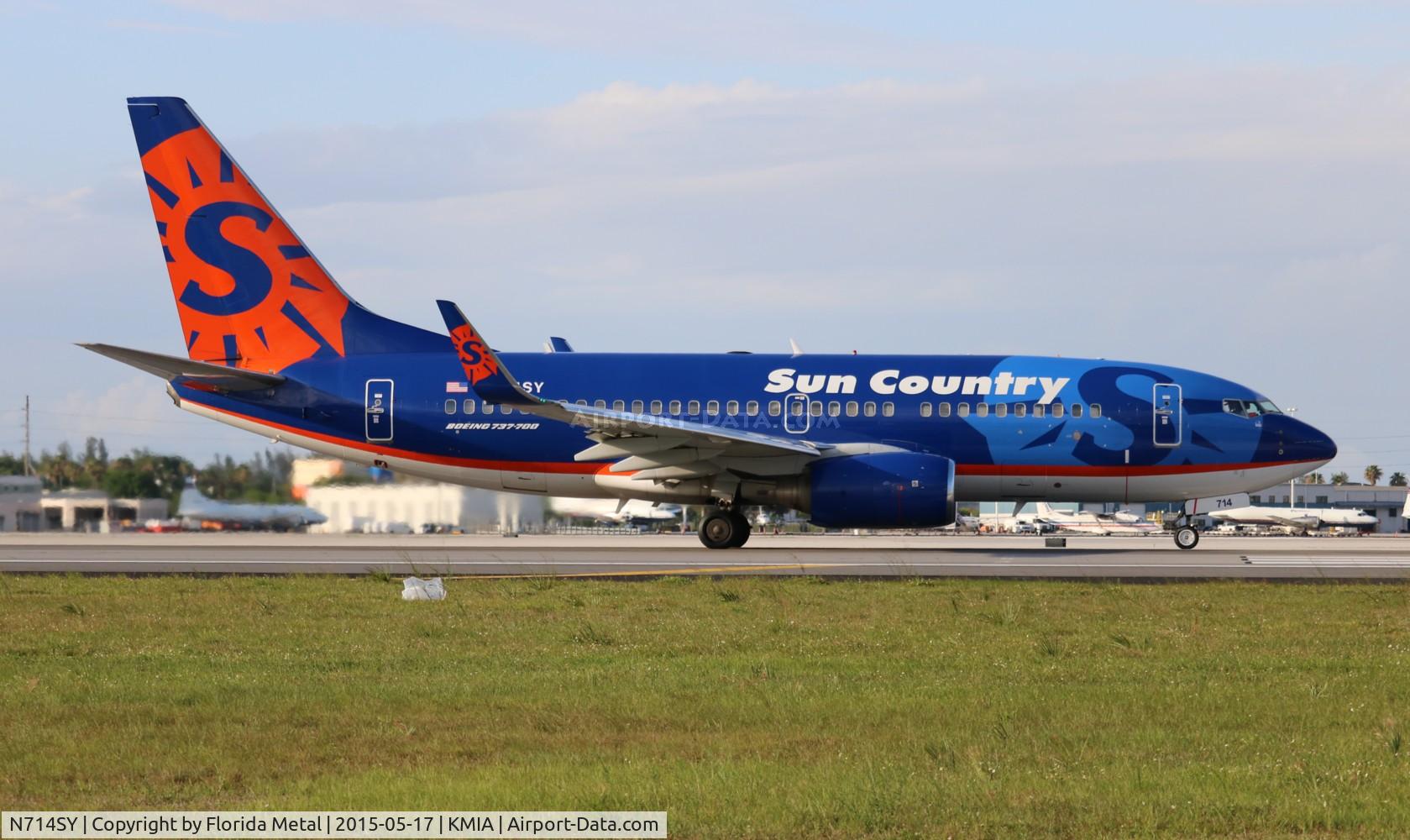 N714SY, 2003 Boeing 737-752 C/N 33786, MIA spotting 2015
