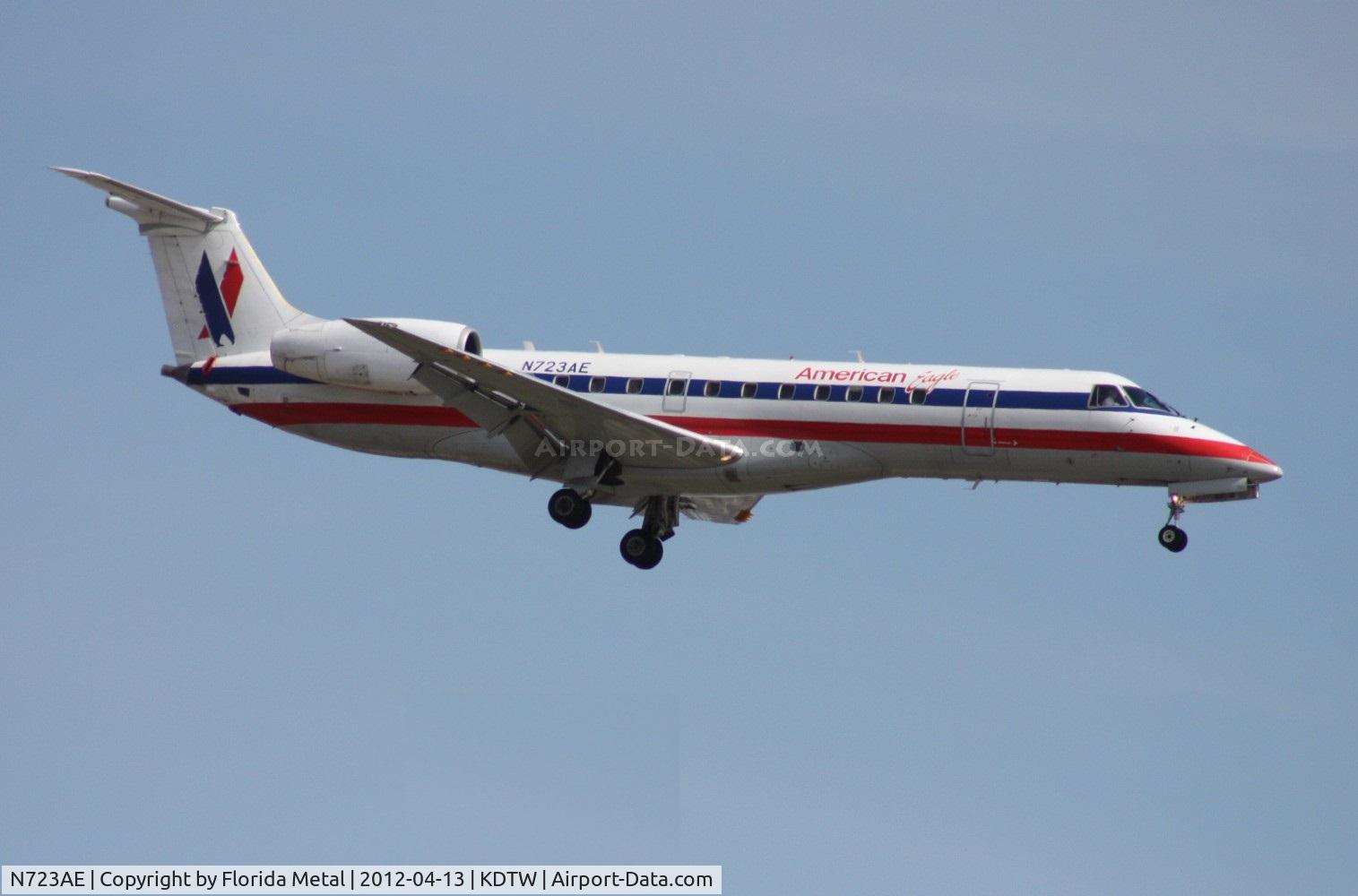 N723AE, 2000 Embraer ERJ-135LR (EMB-135LR) C/N 145288, DTW spotting 2012