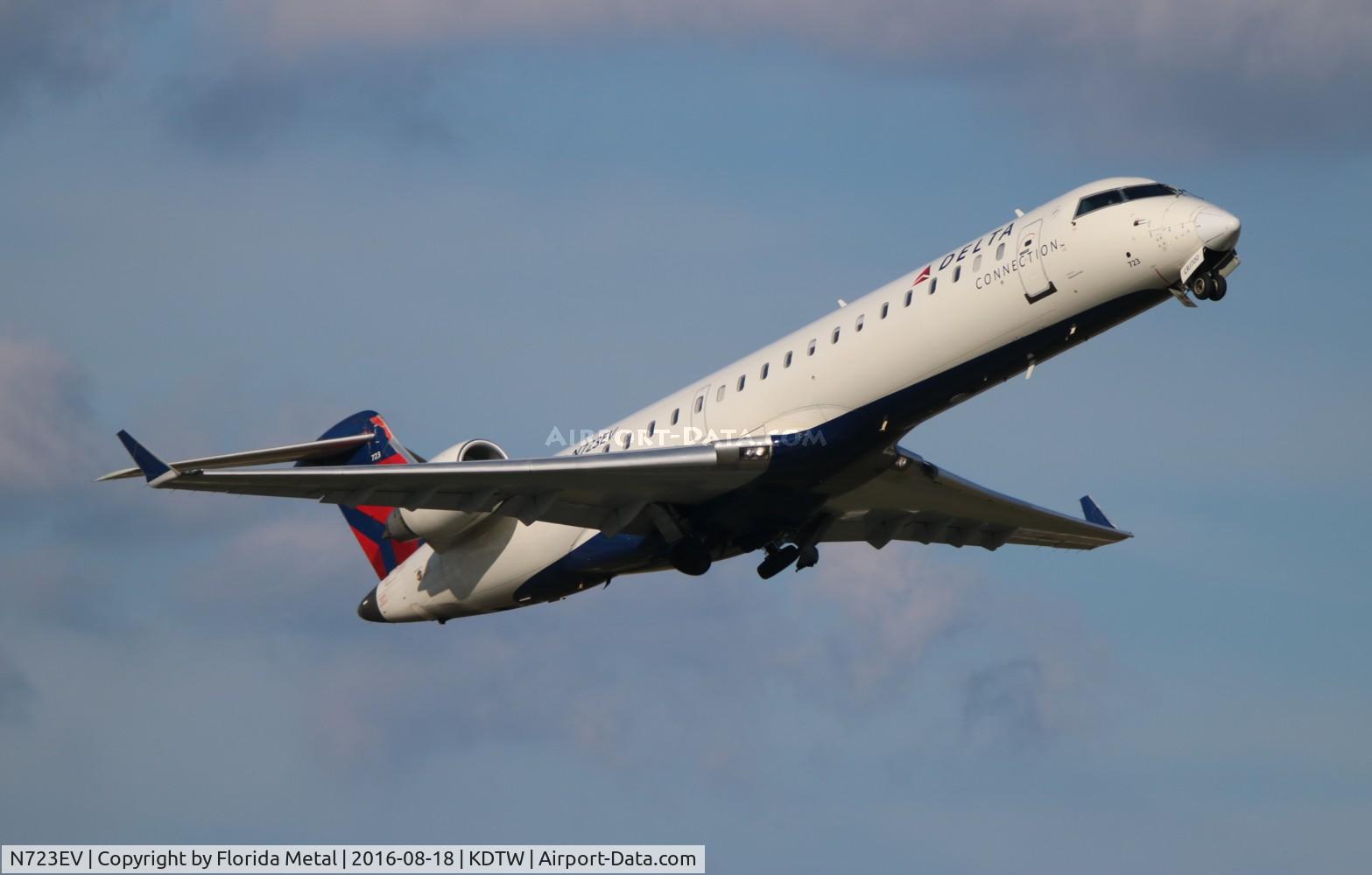 N723EV, 2004 Bombardier CRJ-701 (CL-600-2C10) Regional Jet C/N 10132, DTW Spotting 2016