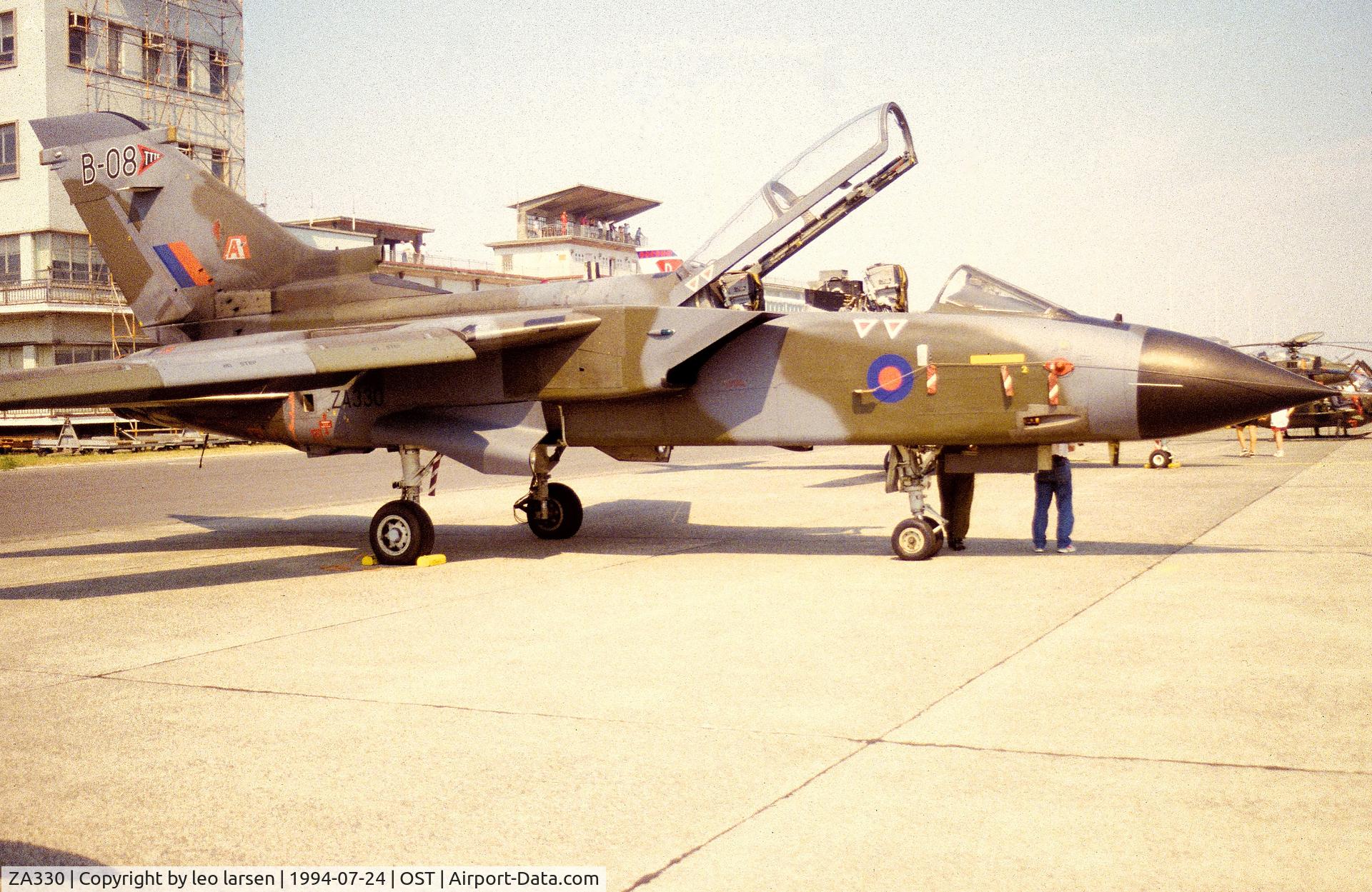 ZA330, Panavia Tornado GR 1 C/N 025/BT007/3012, Ostende Air Show 24.7.1994