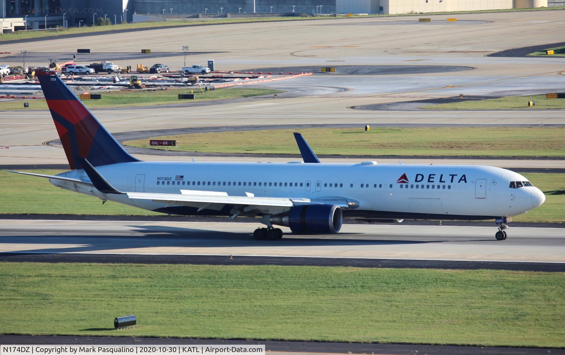 N174DZ, 1998 Boeing 767-332 C/N 29693, Boeing 767-332