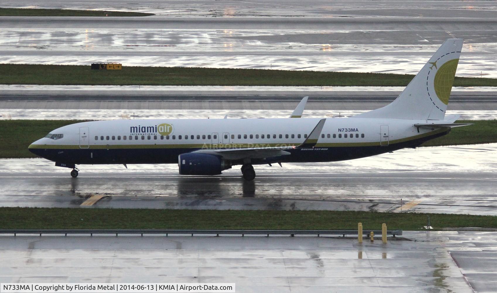 N733MA, 2001 Boeing 737-81Q C/N 30619, MIA spotting 2014