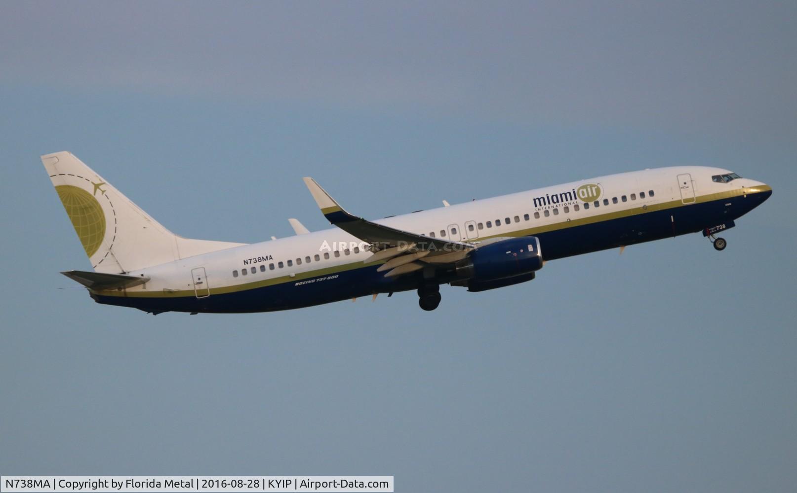 N738MA, 2004 Boeing 737-8Q8 C/N 32799, TOM YIP 2016