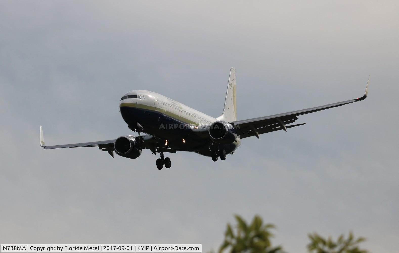 N738MA, 2004 Boeing 737-8Q8 C/N 32799, TOM YIP 2017