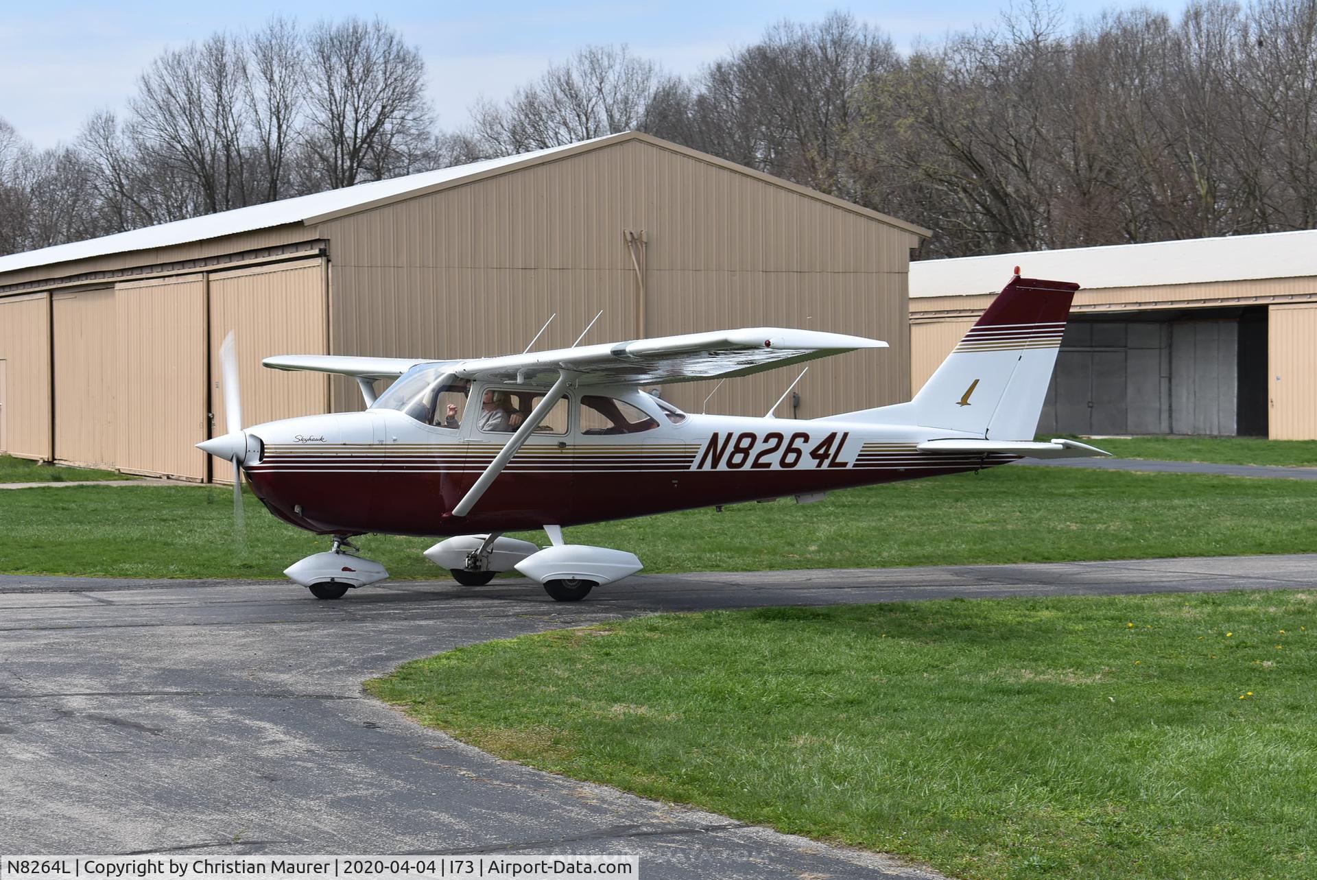 N8264L, 1967 Cessna 172H C/N 17256464, Cessna 172H at Moraine