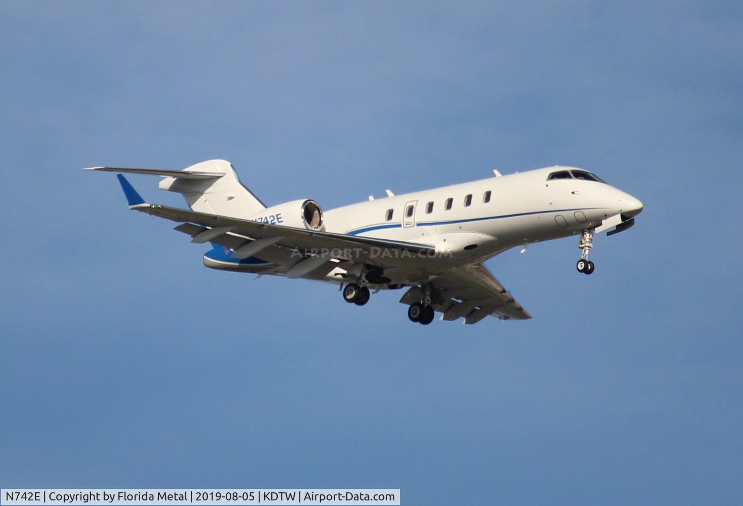 N742E, 2008 Bombardier Challenger 300 (BD-100-1A10) C/N 20231, DTW spotting 2019