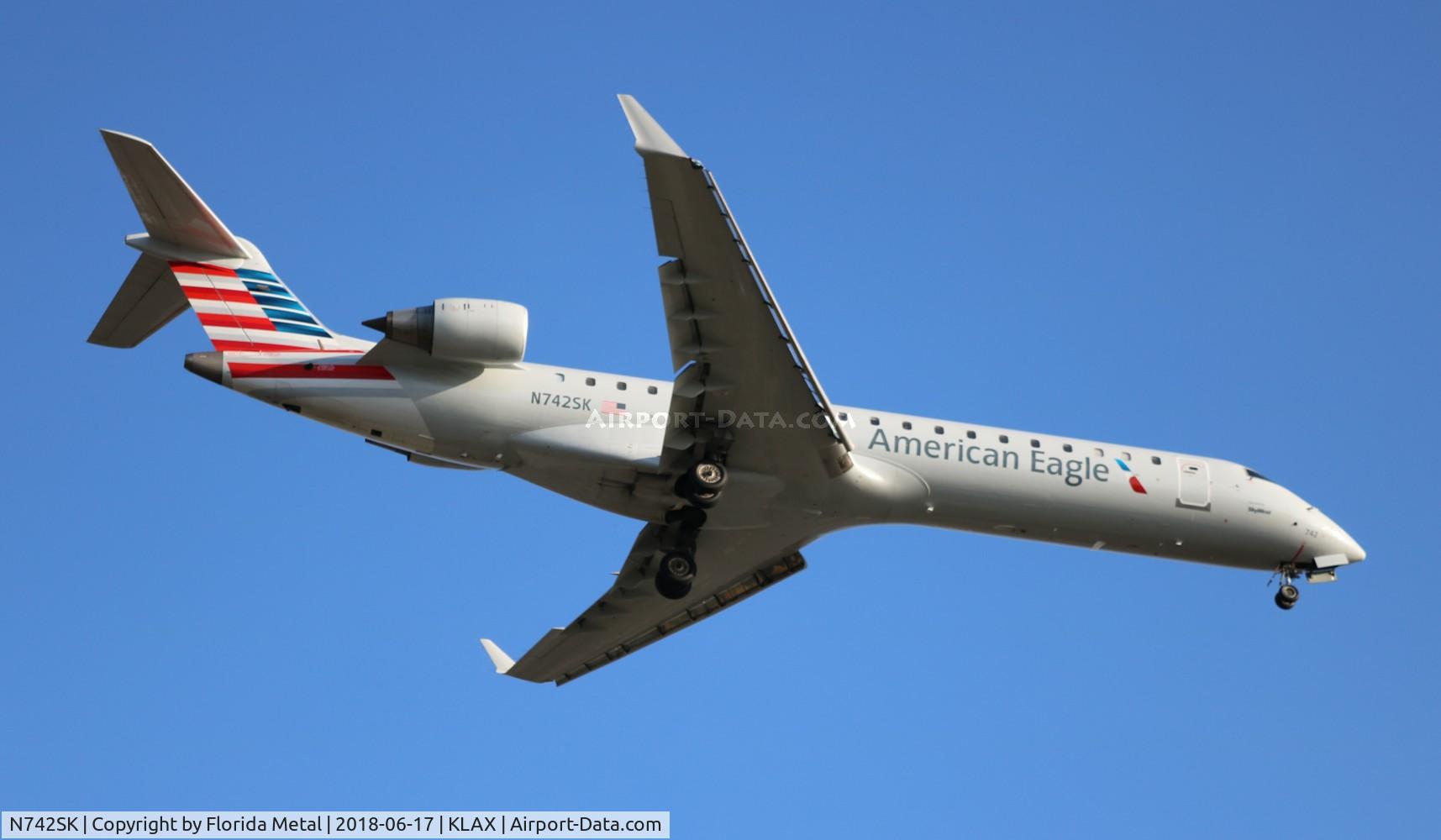 N742SK, 2005 Bombardier CRJ-701 (CL-600-2C10) Regional Jet C/N 10197, LAX spotting 2018