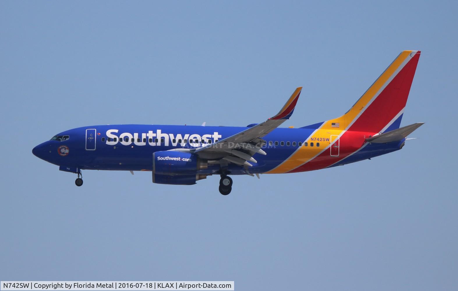 N742SW, 1998 Boeing 737-7H4 C/N 29278, LAX spotting 2016