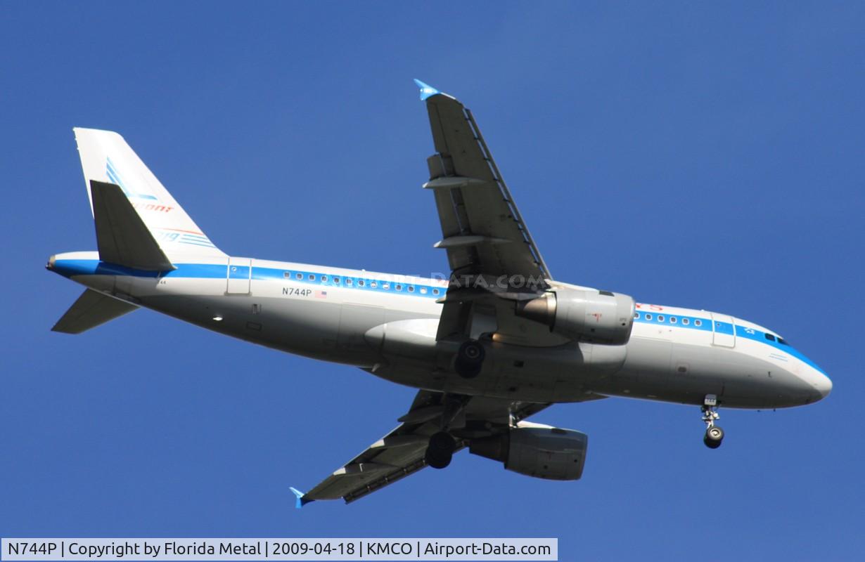 N744P, 2000 Airbus A319-112 C/N 1287, MCO spotting 2009