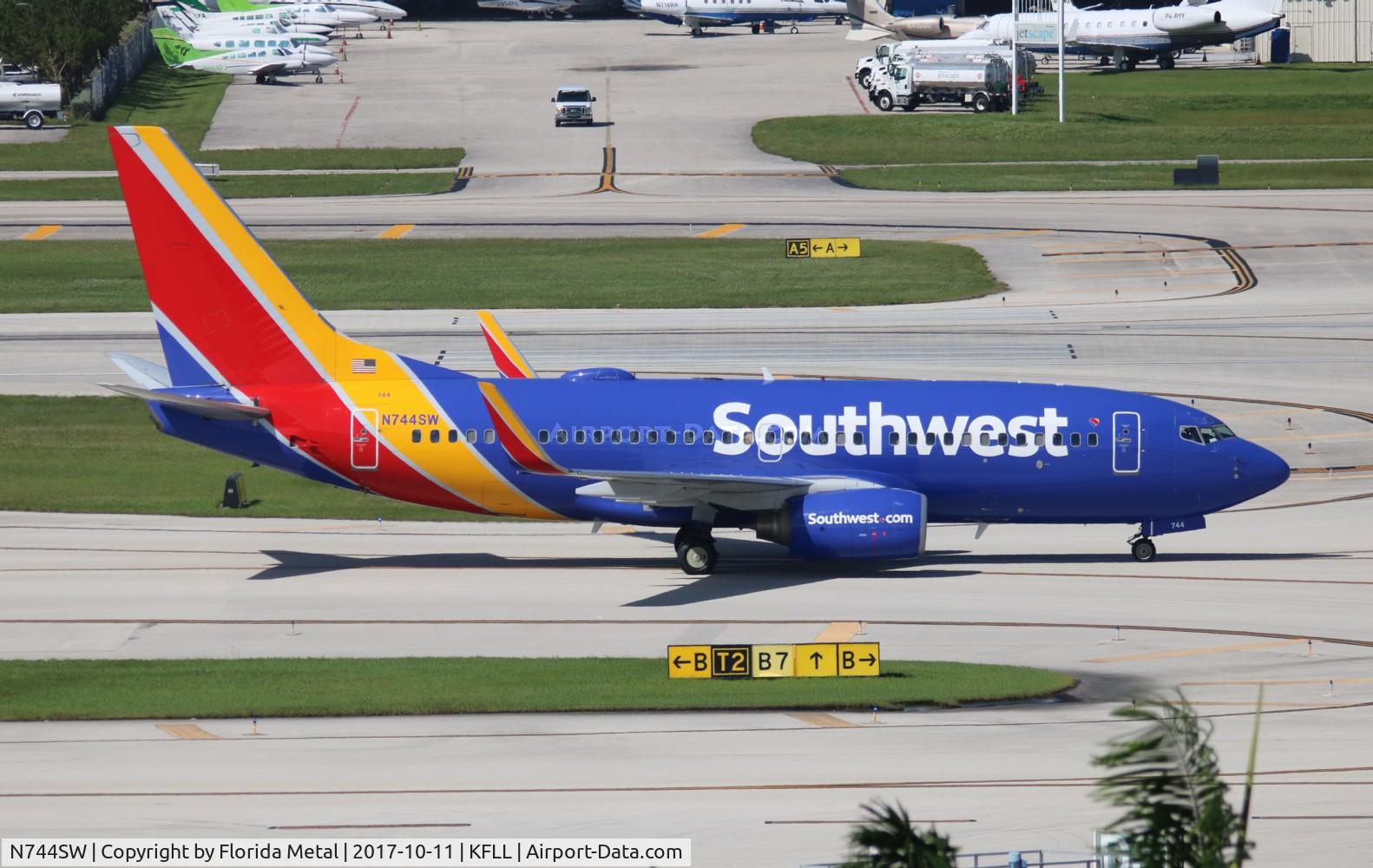 N744SW, 1999 Boeing 737-7H4 C/N 29490, FLL spotting 2017
