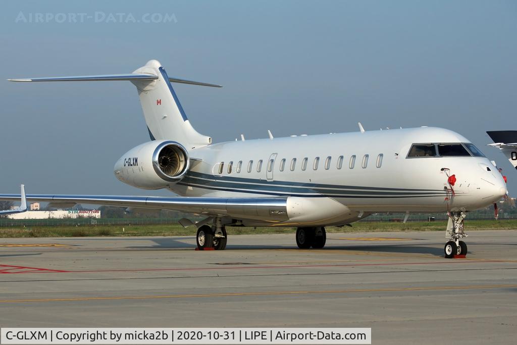 C-GLXM, 2010 Bombardier BD-700-1A10 Global Express C/N 9393, Parked