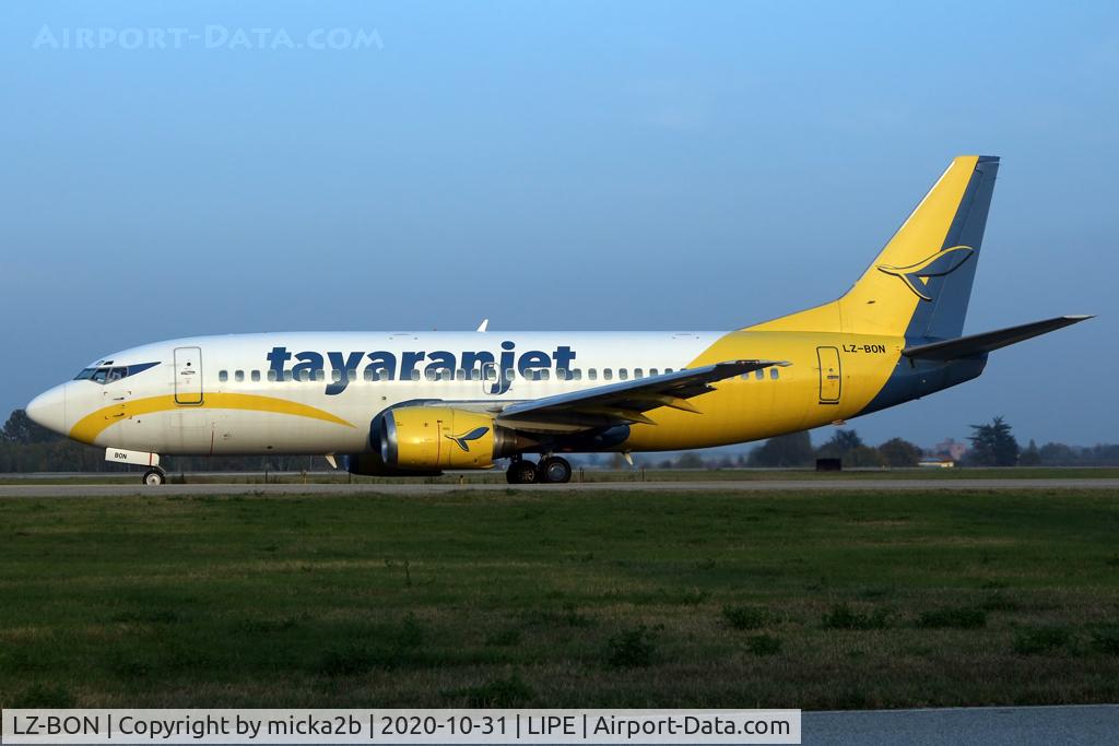 LZ-BON, 1997 Boeing 737-31S C/N 29060, Taxiing