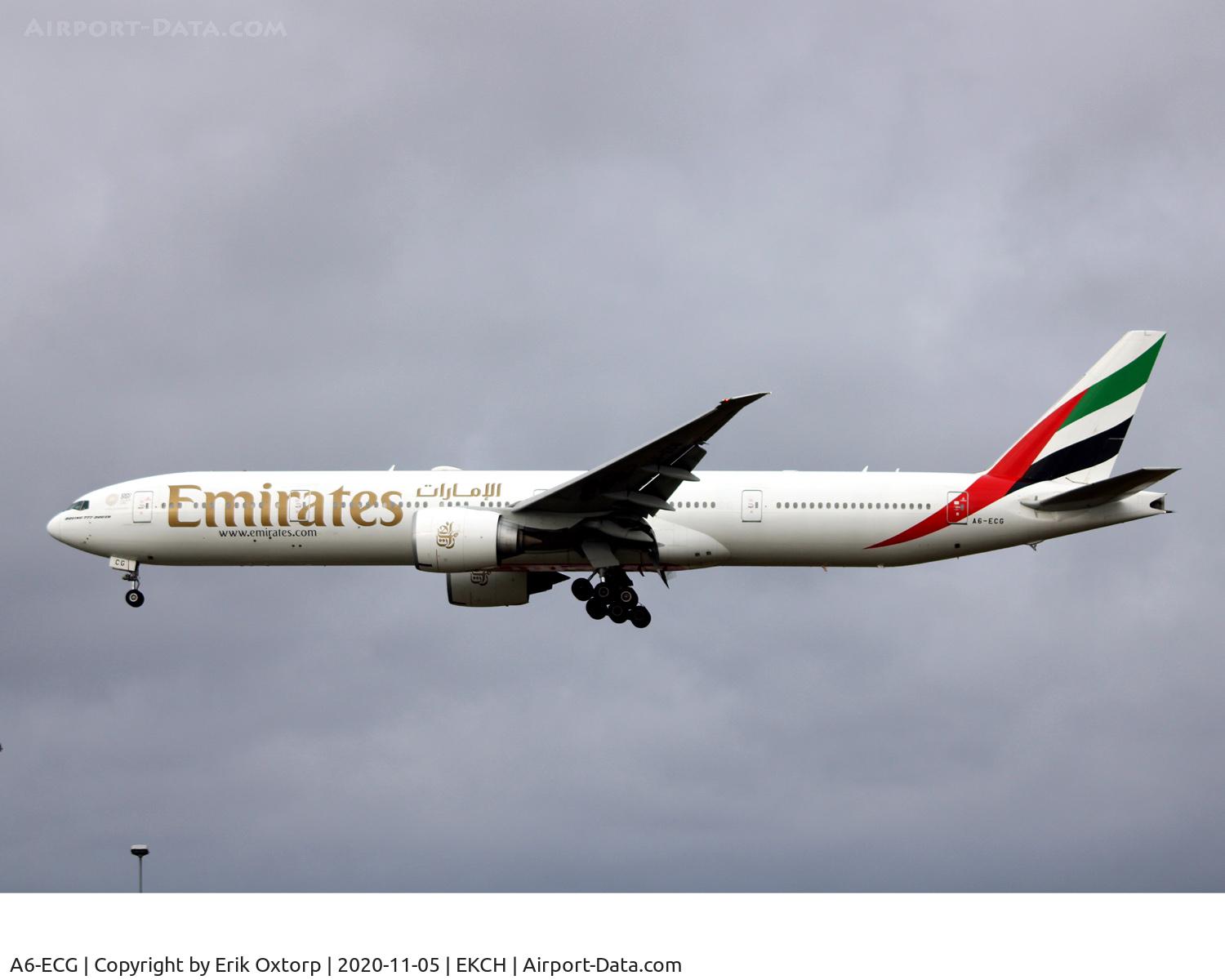 A6-ECG, 2008 Boeing 777-31H/ER C/N 35579, A6-ECG landing rw 22L