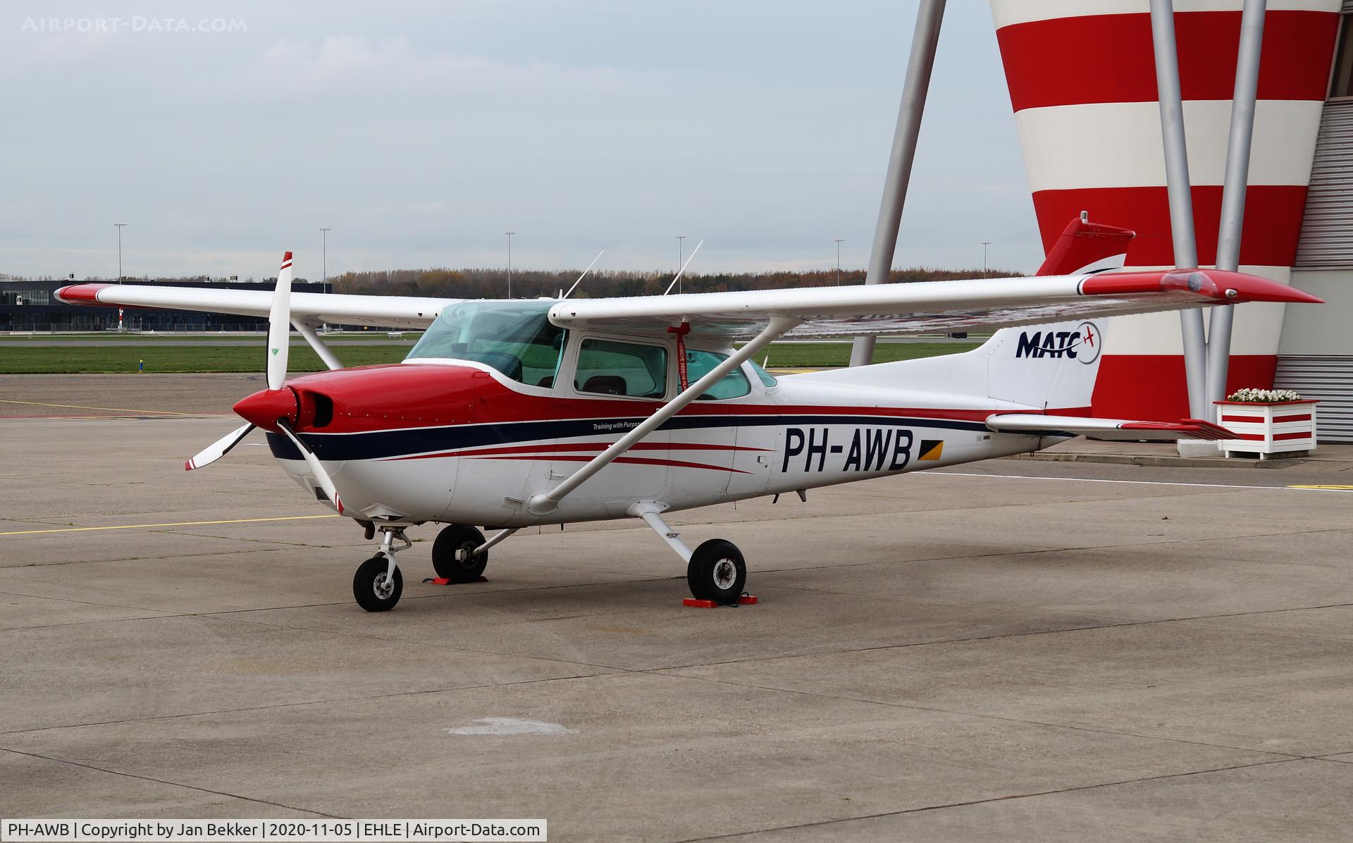 PH-AWB, Cessna 172N C/N 17272082, Lelystad Airport