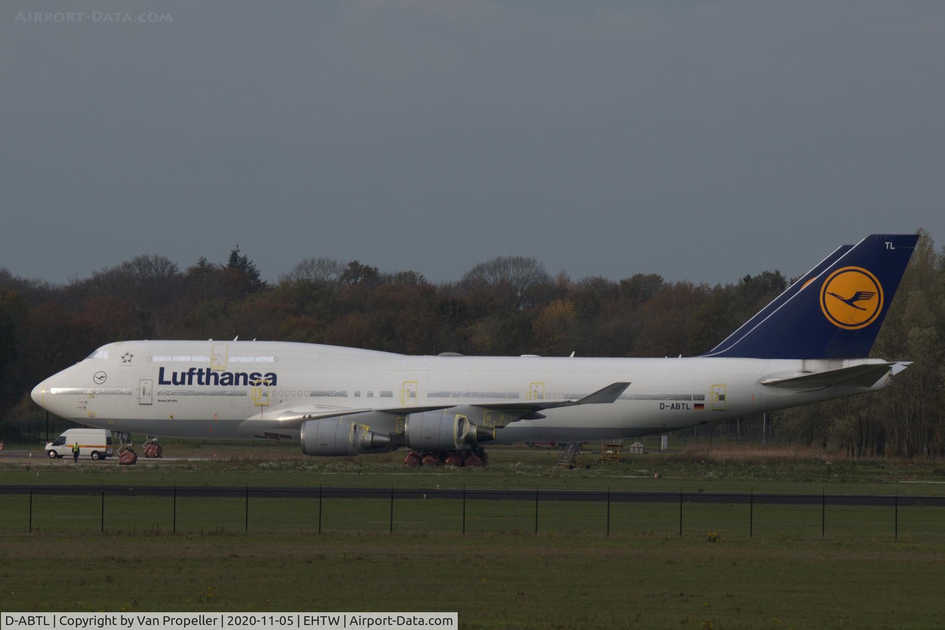 D-ABTL, 2002 Boeing 747-430 C/N 29872, Lufthansa Boeing 747-430 in storage at Twente airport, the Netherlands, due to the Covid-19 pandemic
