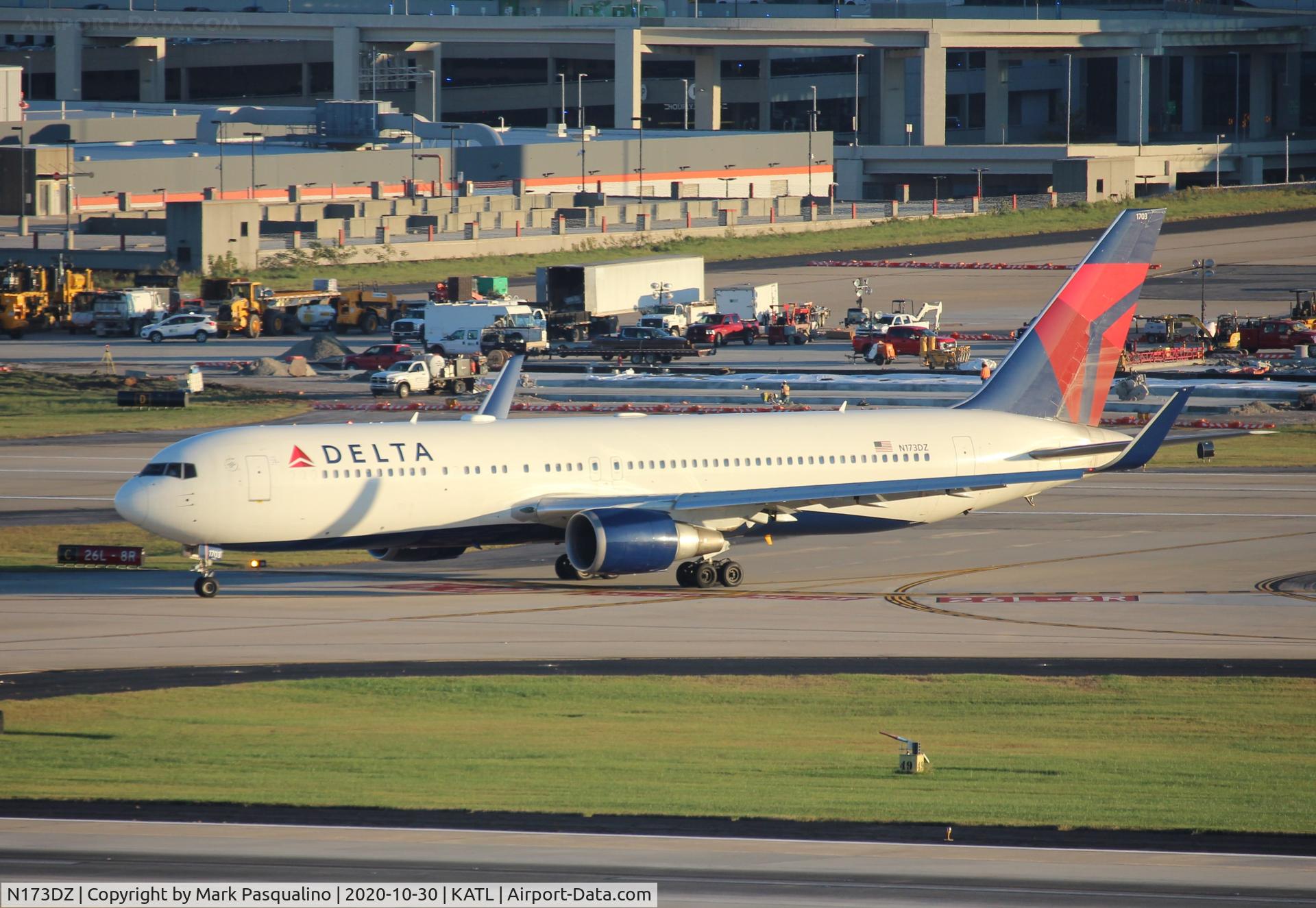 N173DZ, 1998 Boeing 767-332ER C/N 29692, Boeing 767-332/ER