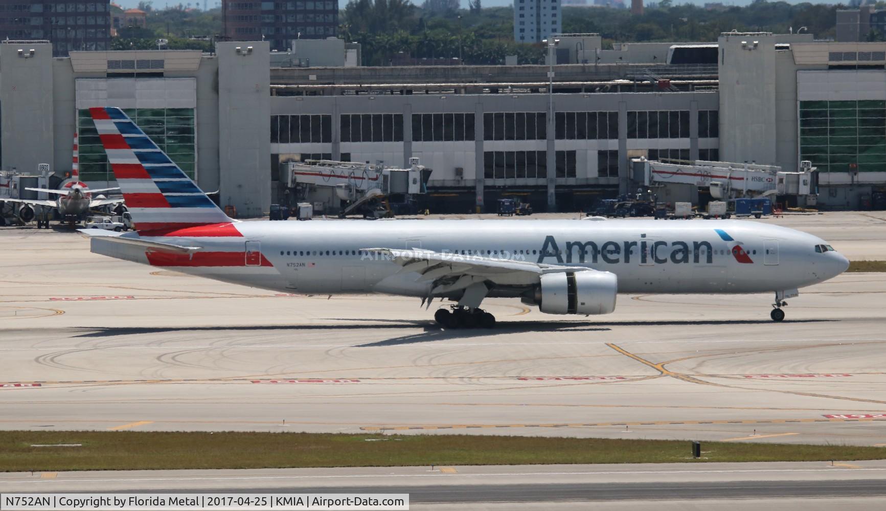 N752AN, 2001 Boeing 777-223 C/N 30260, MIA spotting 2017