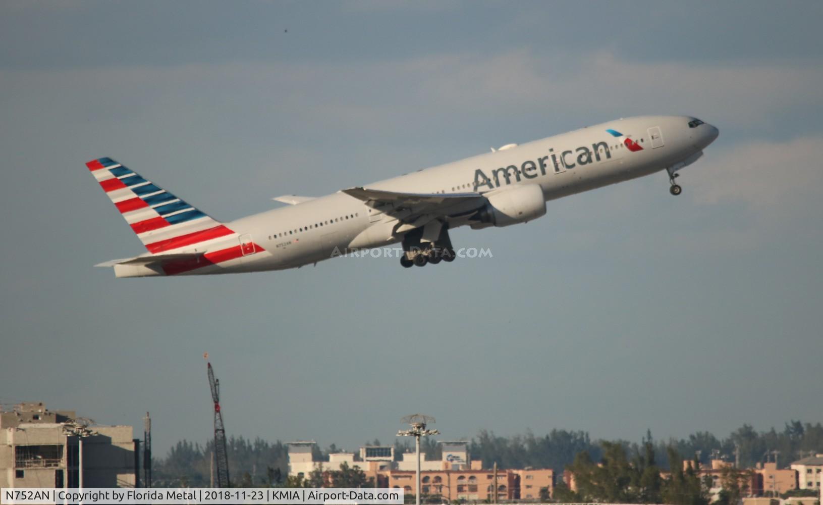 N752AN, 2001 Boeing 777-223 C/N 30260, MIA spotting 2018
