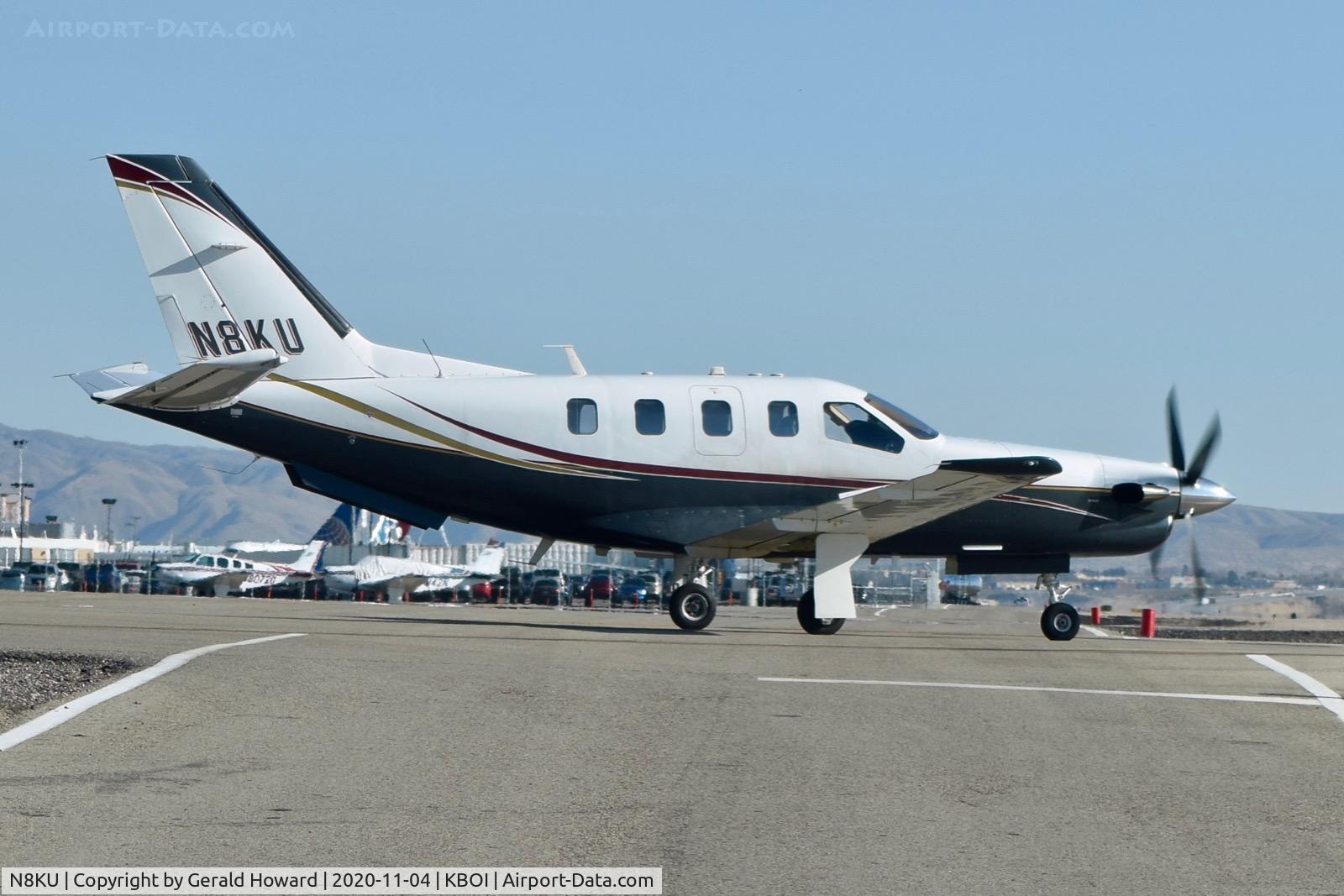 N8KU, 2004 Socata TBM-700 C/N 304, Taxiing to 10L.