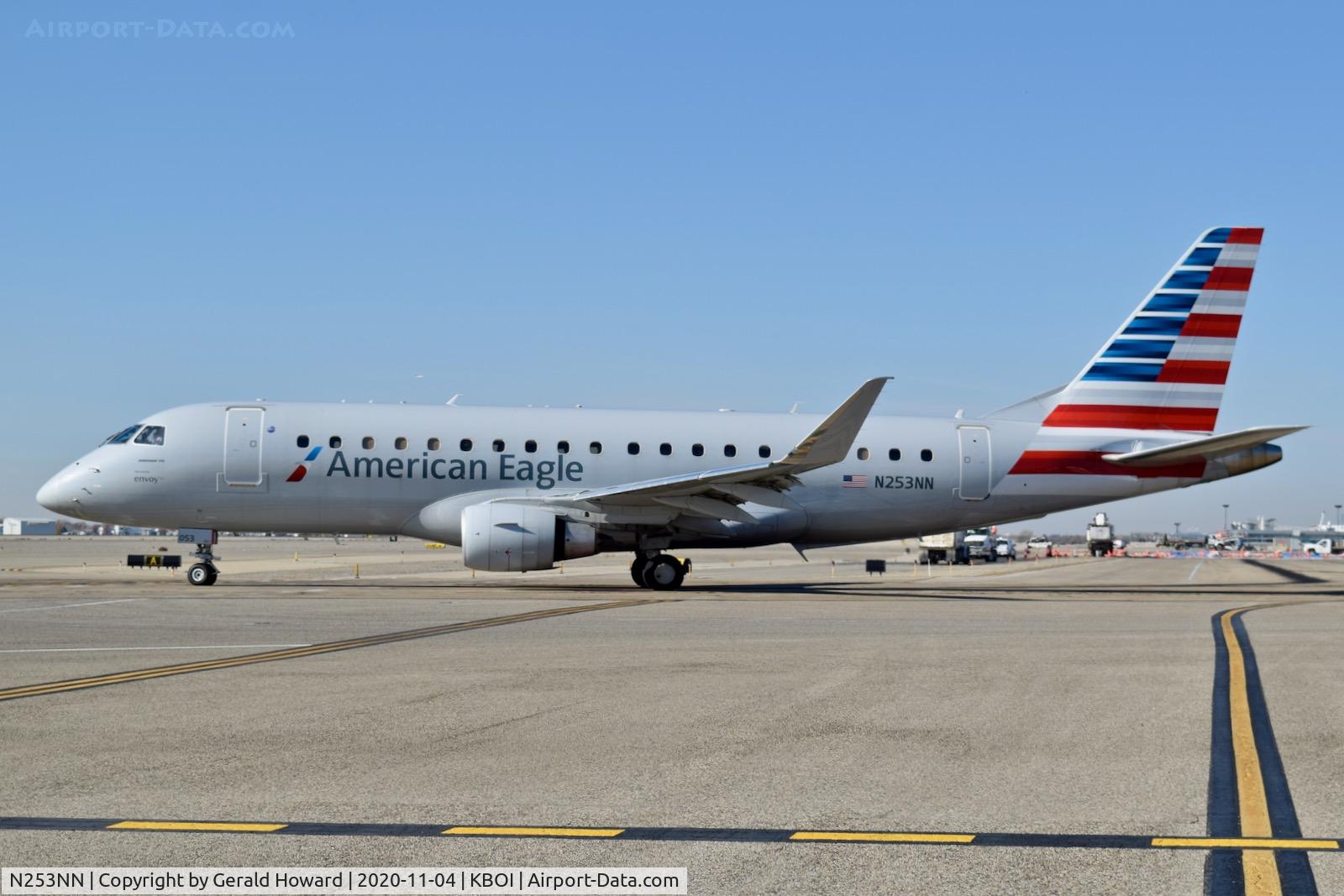 N253NN, 2017 Embraer 175LR (ERJ-170-200LR) C/N 17000649, Taxi from the gate.