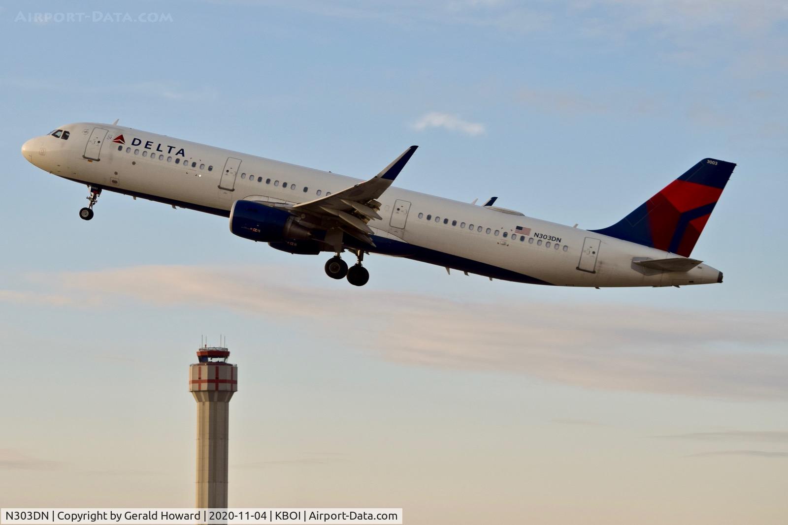 N303DN, 2016 Airbus A321-211 C/N 7061, Departing BOI.