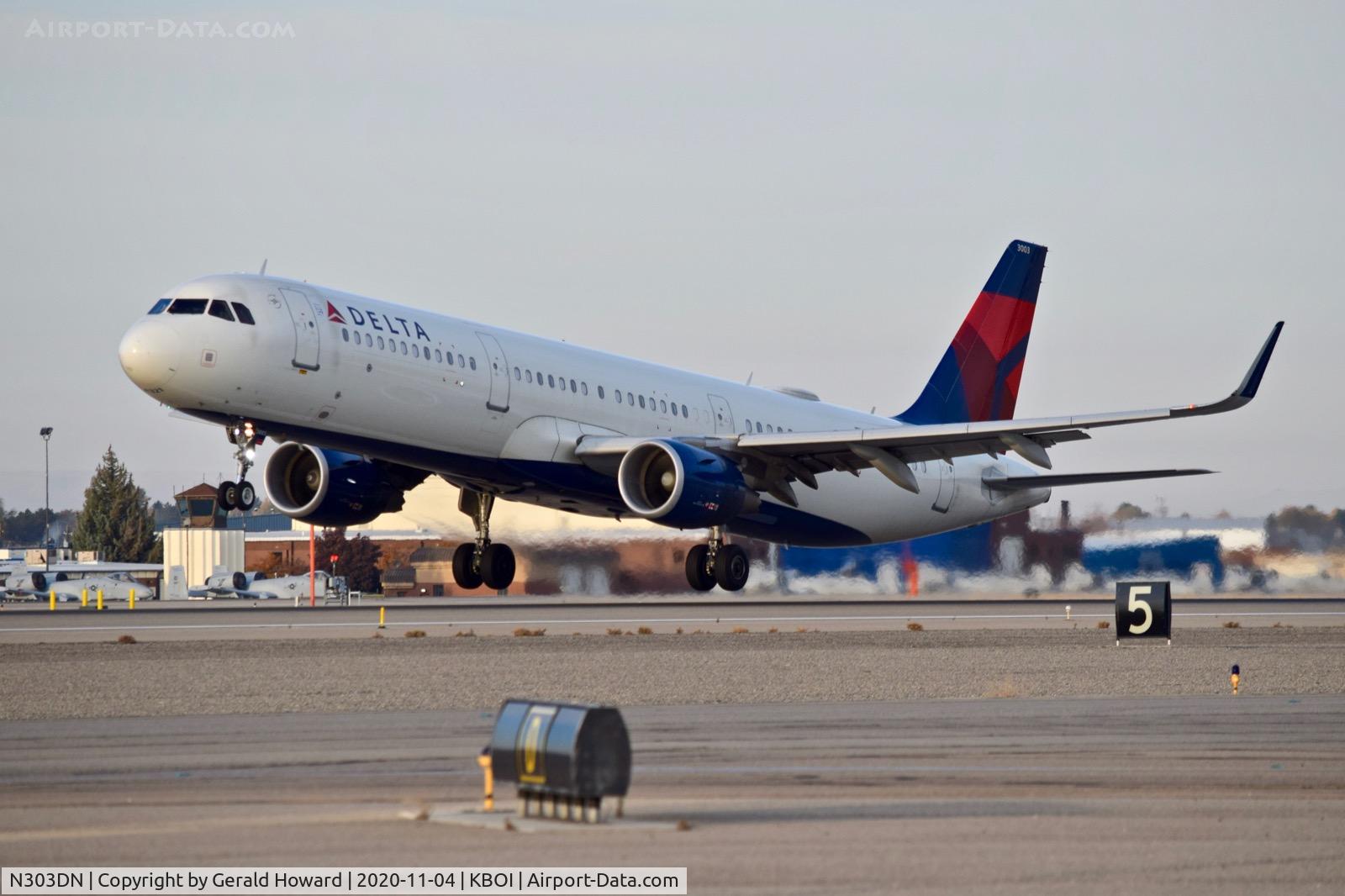 N303DN, 2016 Airbus A321-211 C/N 7061, Take off from 10L.