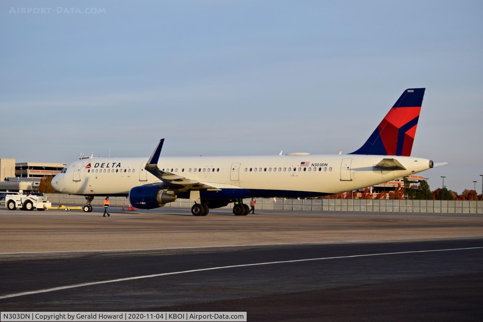 N303DN, 2016 Airbus A321-211 C/N 7061, Push back from the gate.