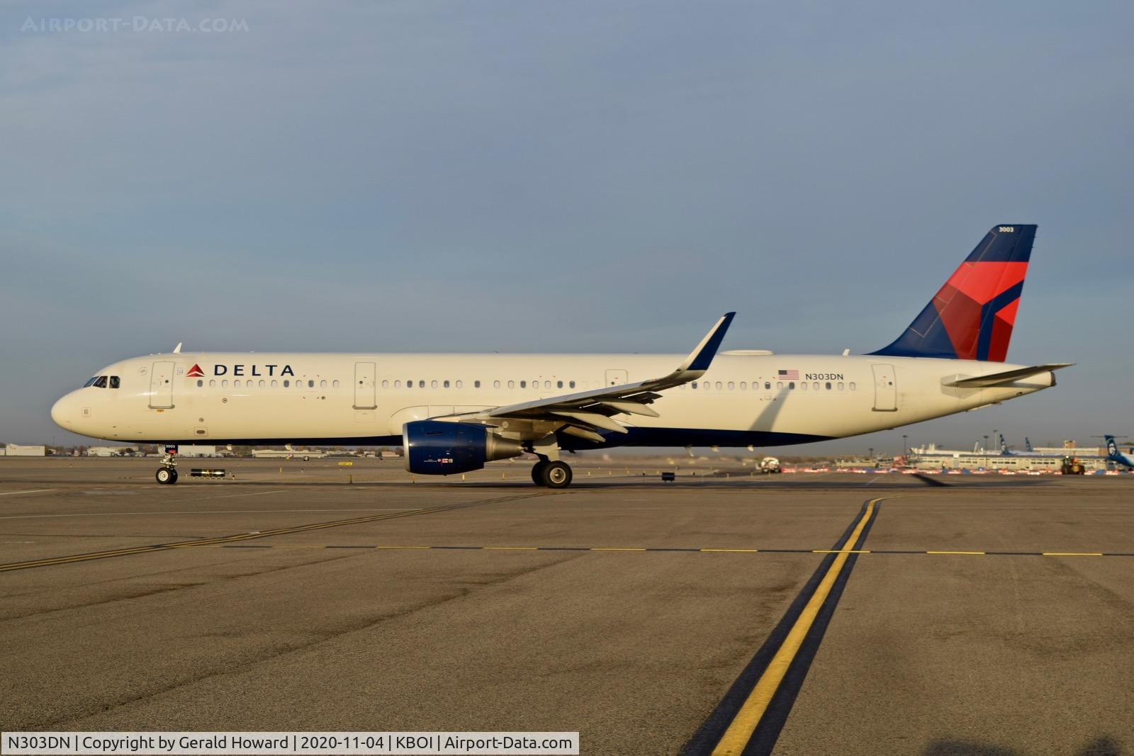 N303DN, 2016 Airbus A321-211 C/N 7061, Taxi to 10L.