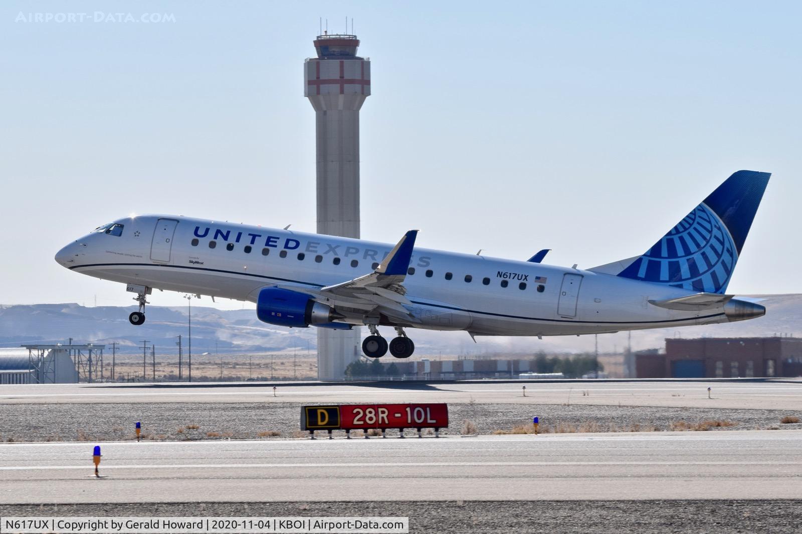 N617UX, 2019 Embraer 175LR (ERJ-170-200LR) C/N 17000819, Take off from 10L.